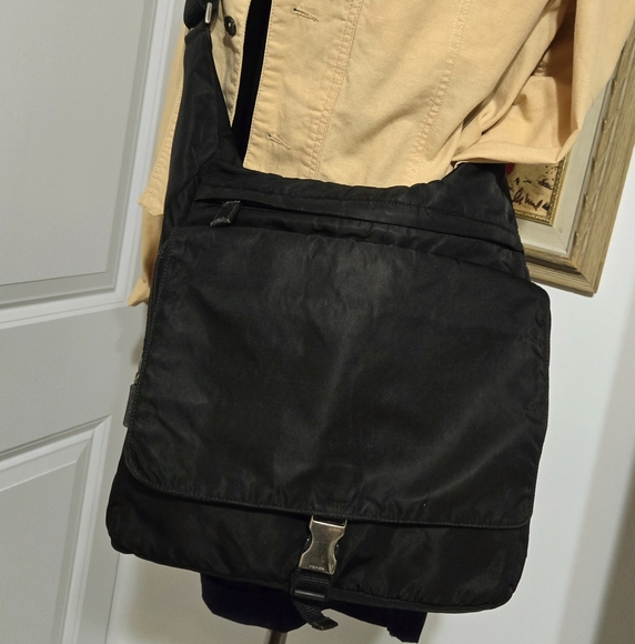 VINTAGE PRADA BLACK TESSUTO NYLON CROSS BODY TRAVEL BAG - Picture 2 of 16